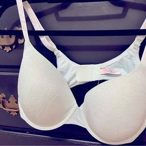 Mint green lightly lined wire bra